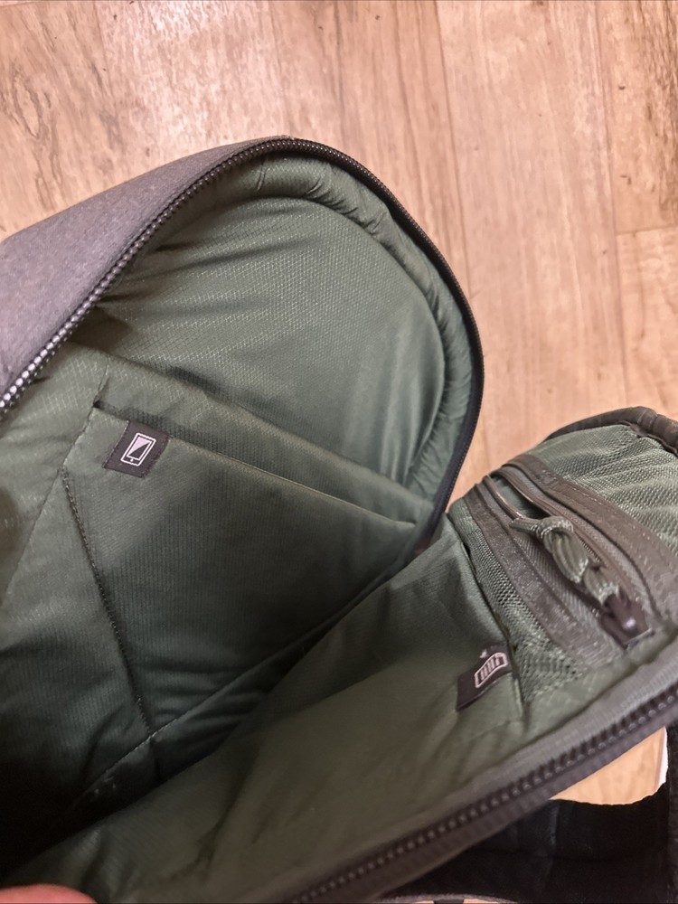 THULE Vea Backpack 21L Multi-Compartment Laptop Duffel Sling Bag Gray Black