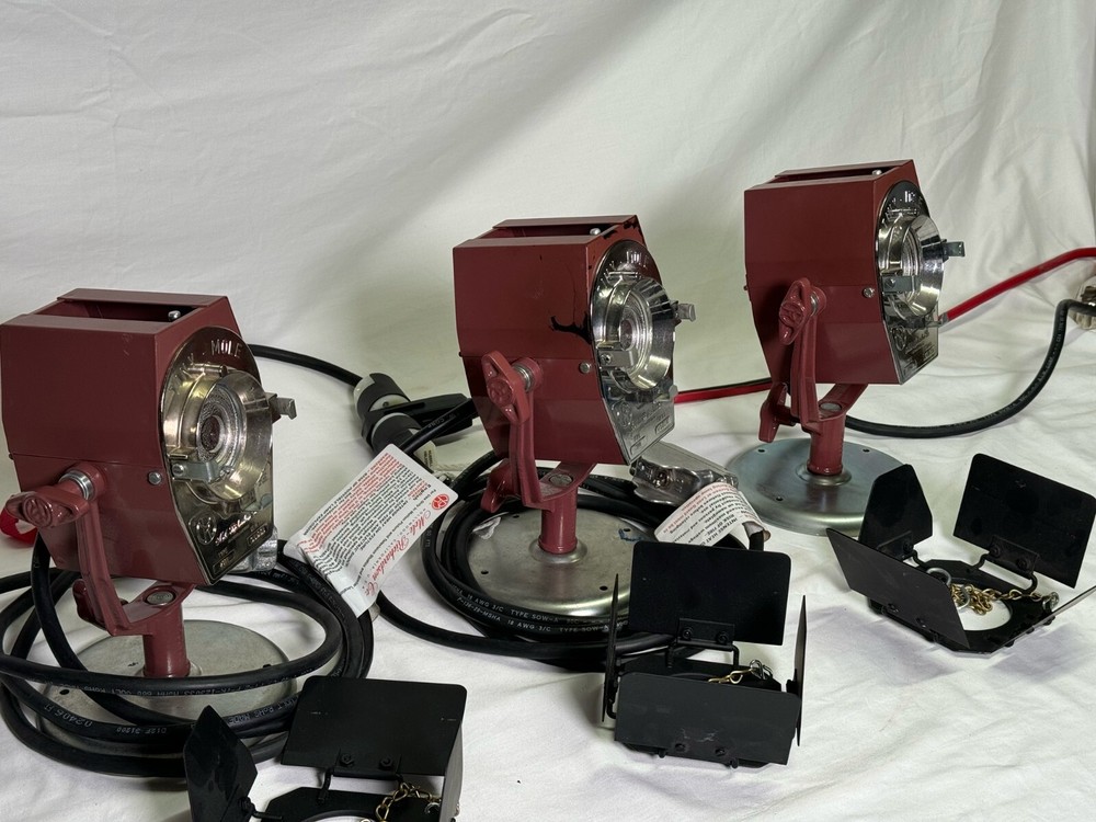 Mole Richardson Tiny-Mole light & round floor stand