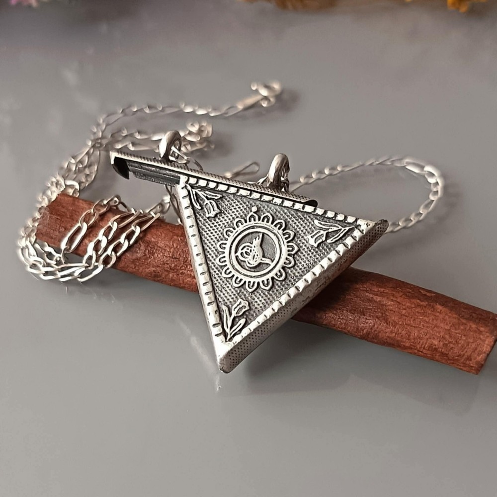 Vintage snuff box silver pendant