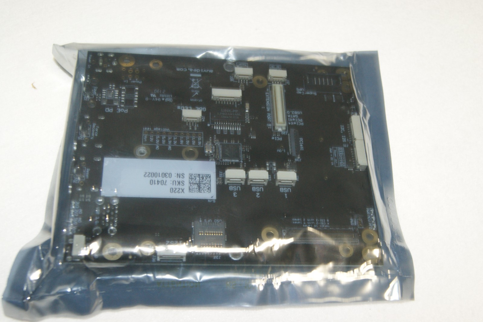 Auvidea X220 carrier board for the NVIDIA Jetson AGX Xavier System-on-Module SOM