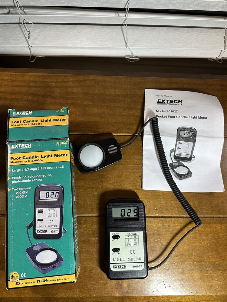 EXTECH 401027 FOOT CANDLE DIGITAL LIGHT METER - TWO RANGE  200FC/2000FC