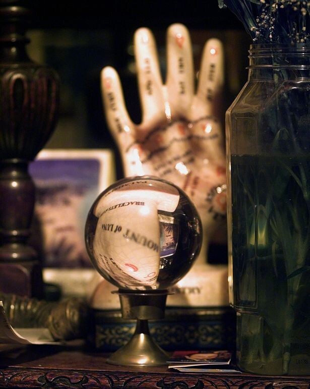 Psychic Medium Reading - Find out Past, Present, Future