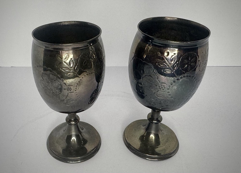 MERIDEN BRITANNIA SILVER-PLATED TILTING LEMONADE WATER PITCHER W/ GOBLETS