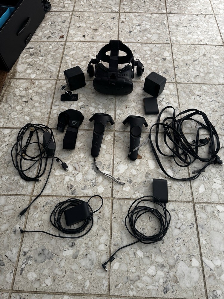 HTC Vive VR Headset Bundle + Pro Audio Strap (Read Description)