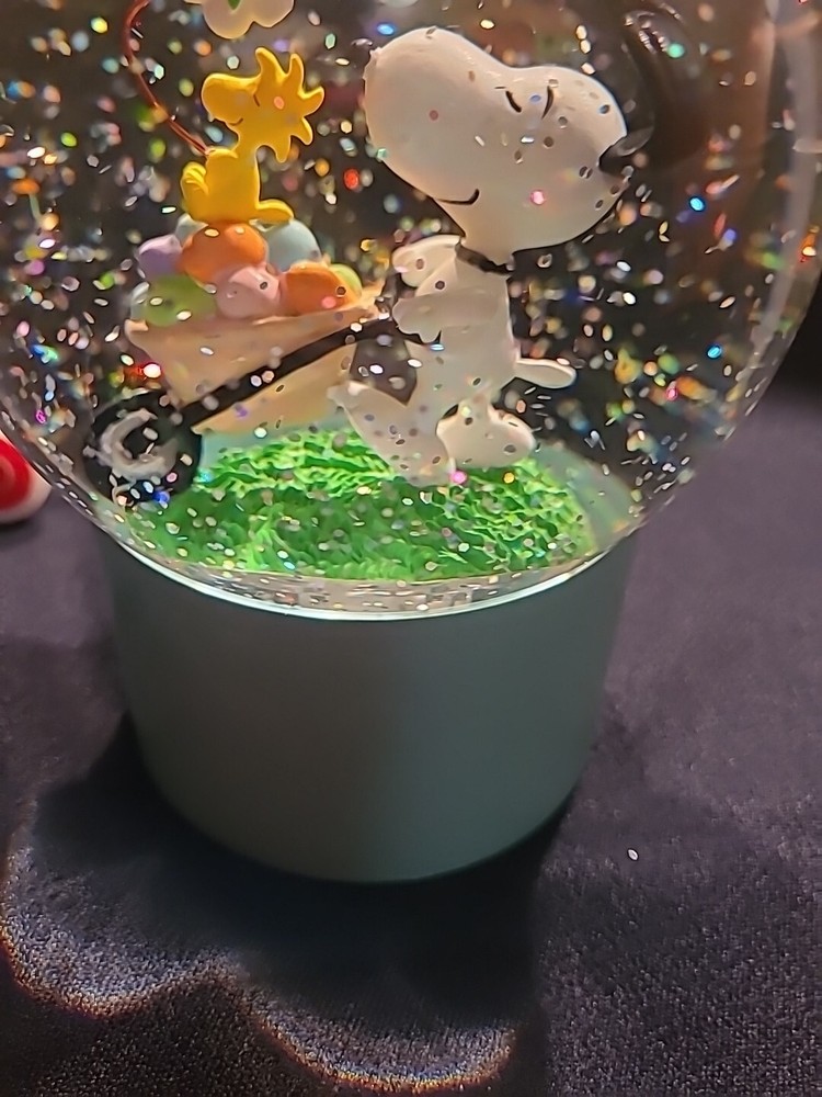 Snoopy Easter LIGHT UP Water Globe Snow Globe Please Read