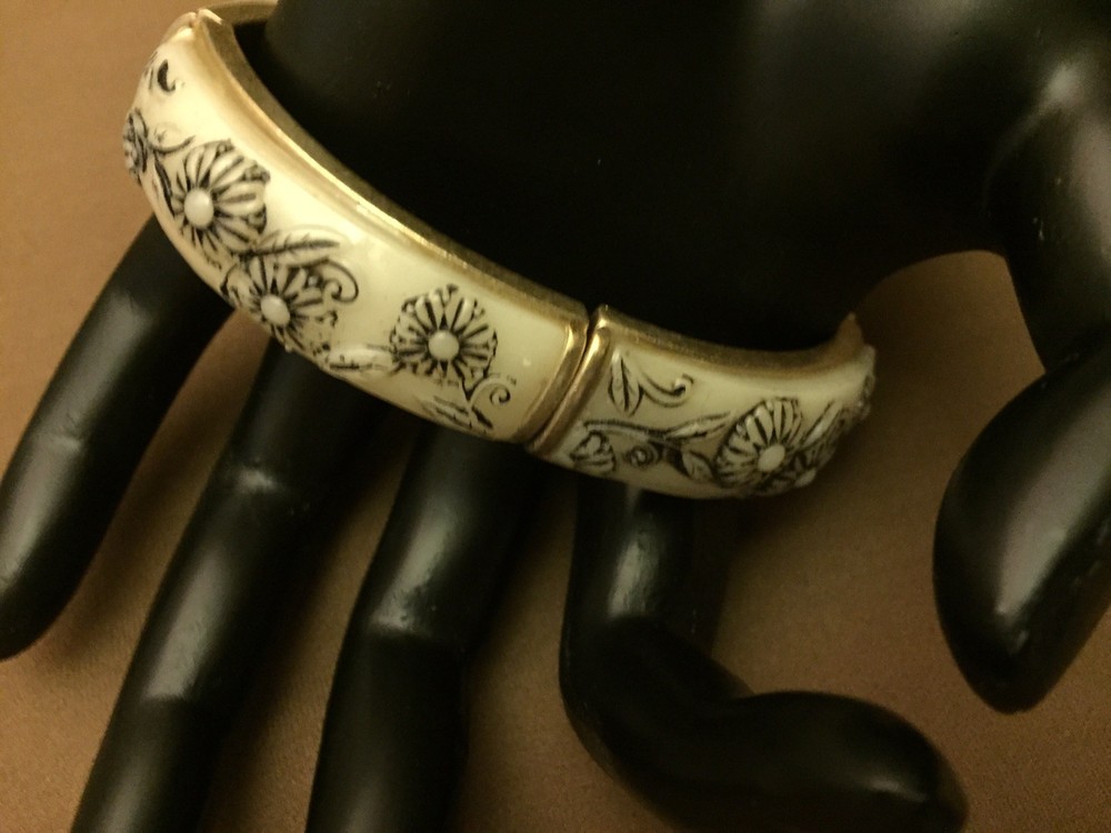 Chic Signed Monet Hinged Bracelet in box bling