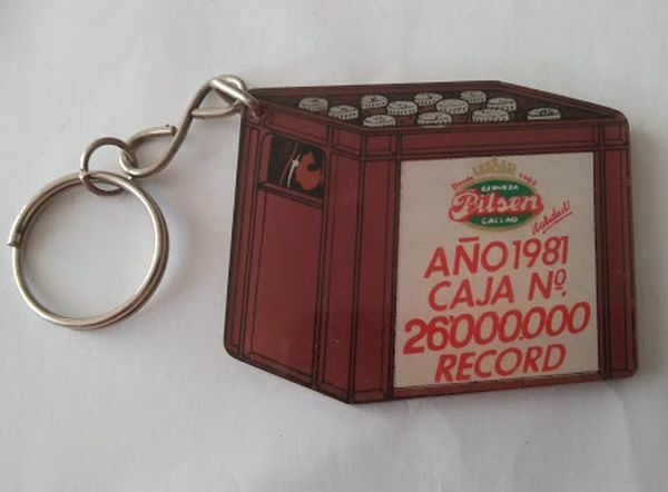 Peru Keychain Beer Pilsen 1981 record de cajas
