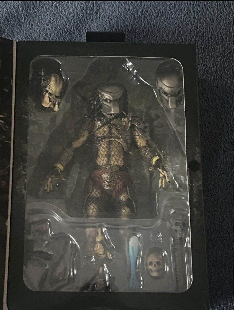 Predator Jungle Hunter Action Figure with Accessories