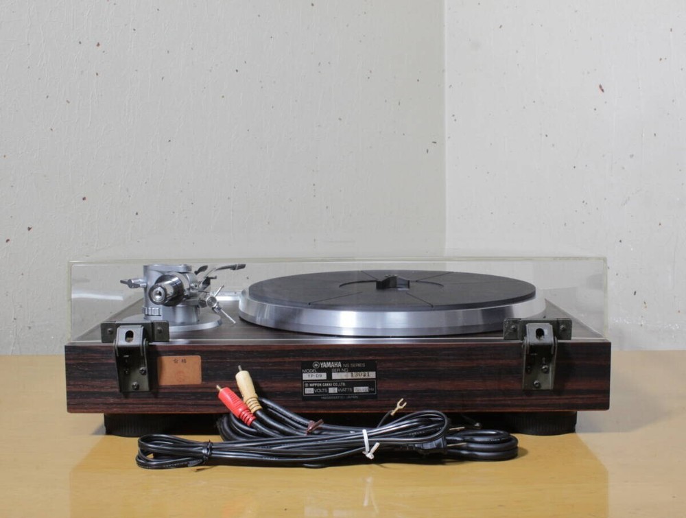 Yamaha YP-D9 Direct Drive Turntable Record Player