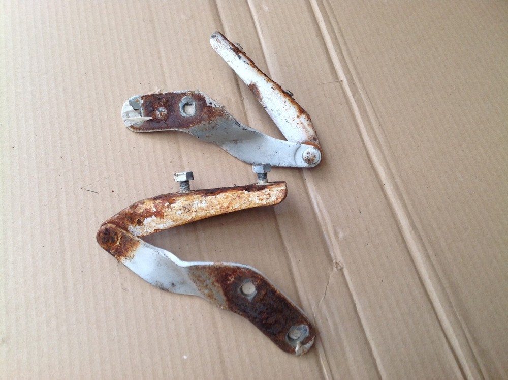 BMW e10 Bootlid Hinges - Pair
