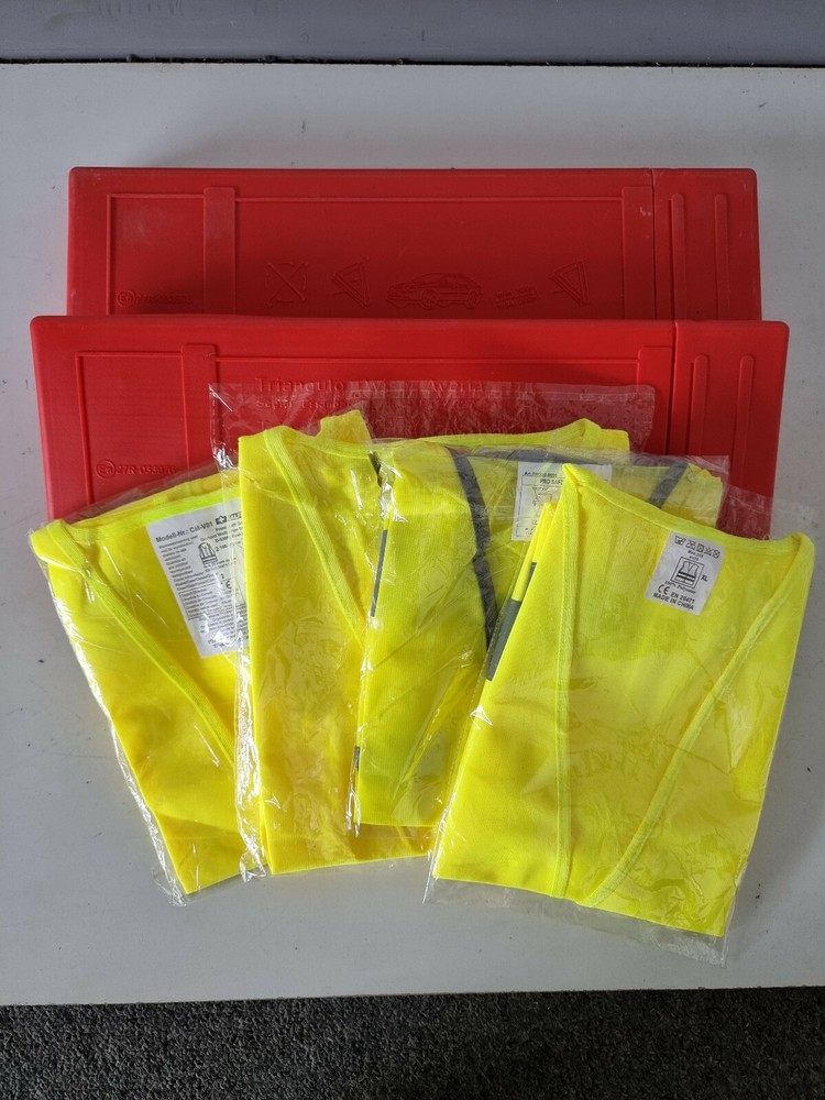 2 X Car Warning Triangle Large Reflective Breakdown Road Emergency & 4 Hi Vis