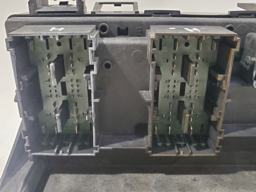 2009 Dodge Nitro OEM TIPM Totally Integrated Power Module 04692300AB