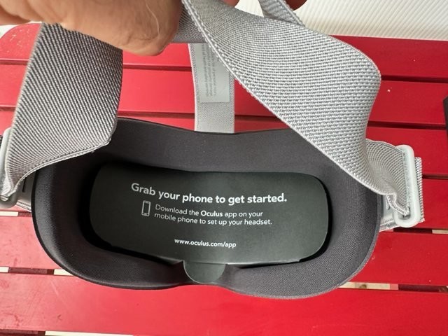 Meta Oculus Go Virtual Reality Headset 32GB Gray, Standalone