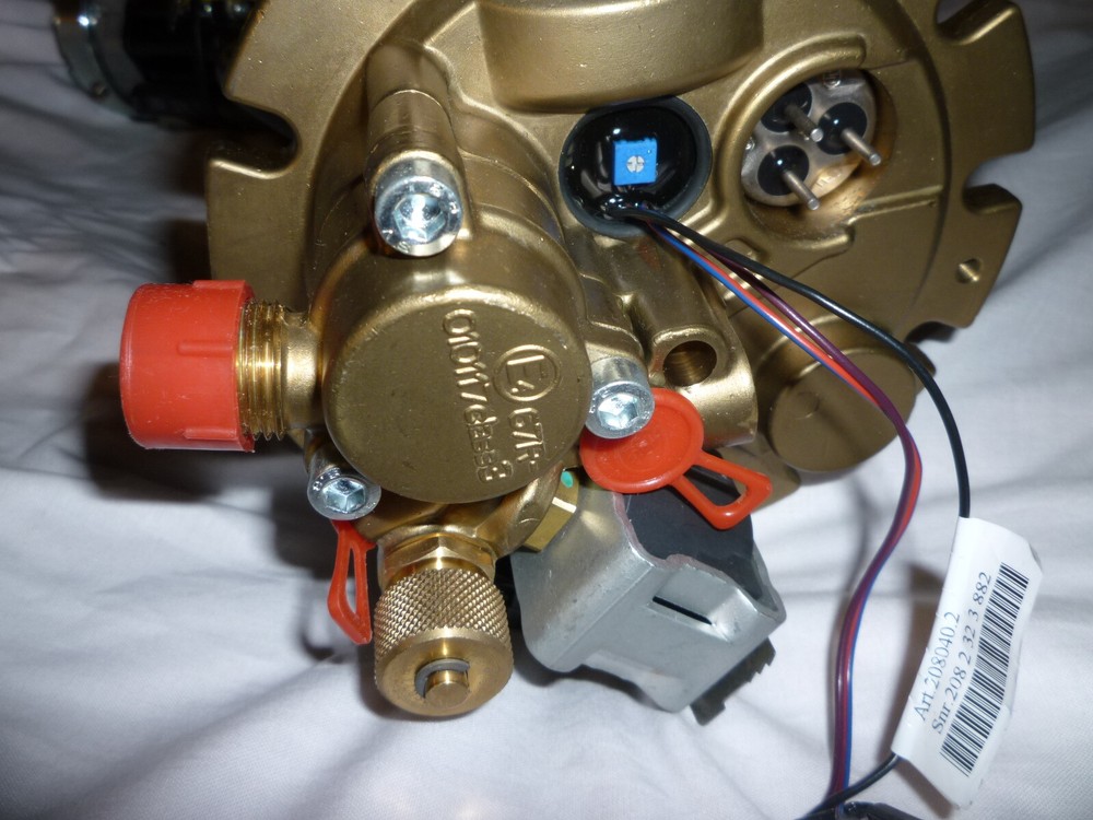 FUEL PRESSURE RELIEF DEVICE E4-67R-010117