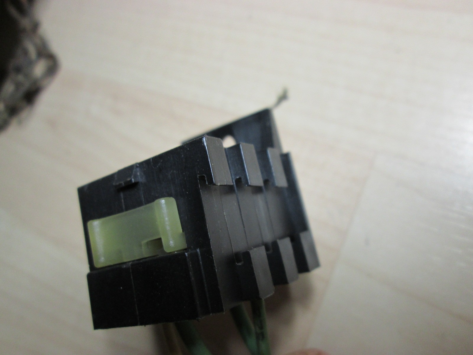 Heavy Duty Relay Socket for Standard 4-/5-Prong Automotive Relay 14 AWG #M225A