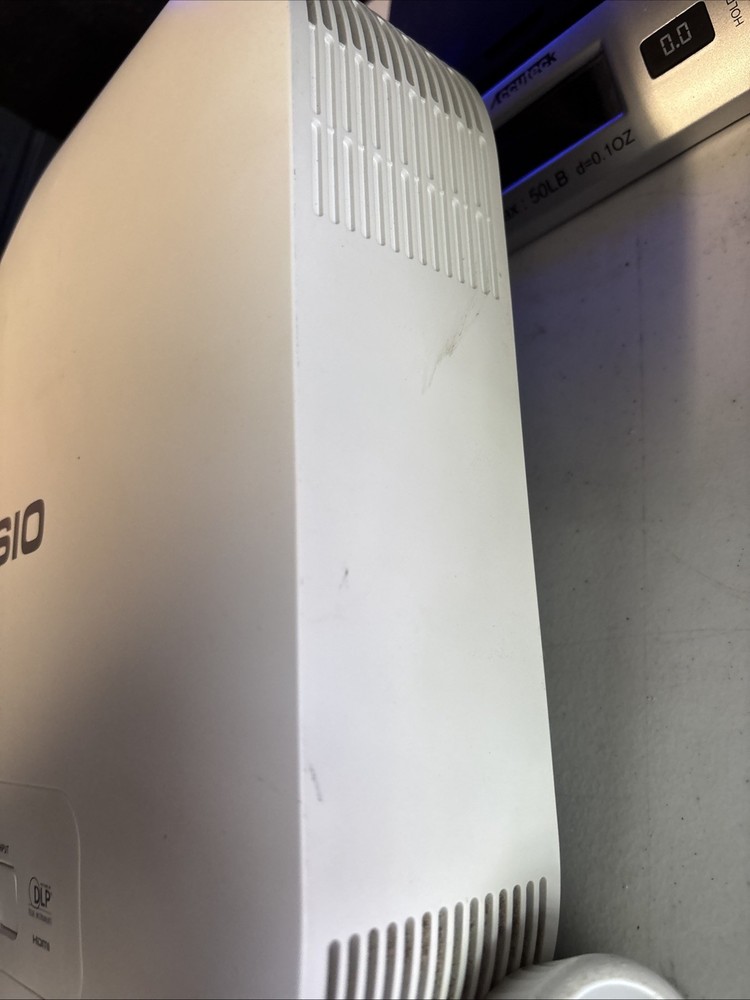 Casio XJ-V10X DLP Projector :)