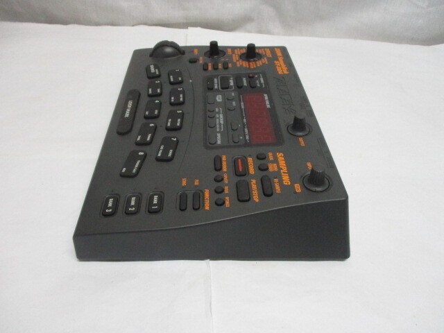 ZOOM ST-224 SampleTrak Sampler Drum Machine Lo-Fi Effects Unused Rare