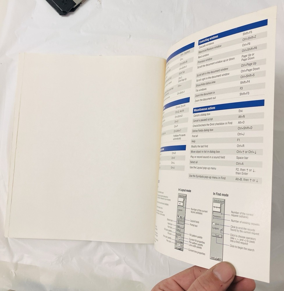 Claris FileMaker Pro User Guide Windows 95 Vintage Manual Software Reference PB