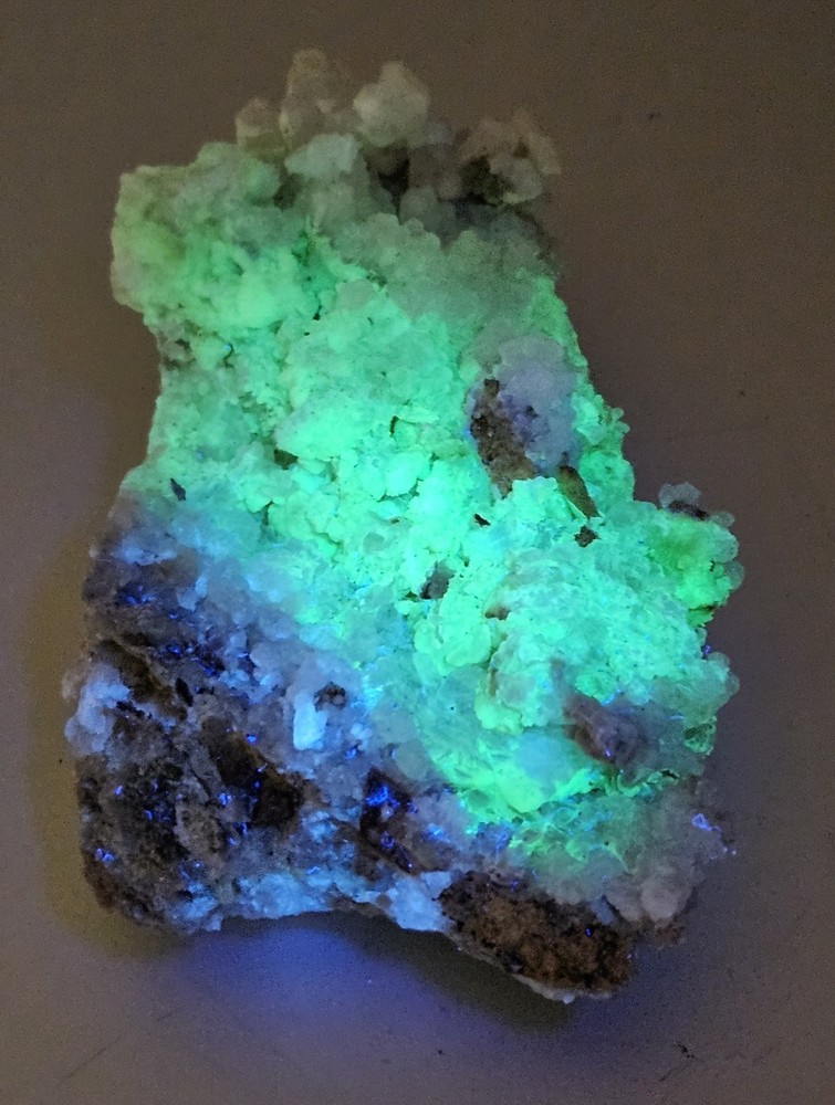 Fluorescent Aragonite With Calcite Locality Unknown