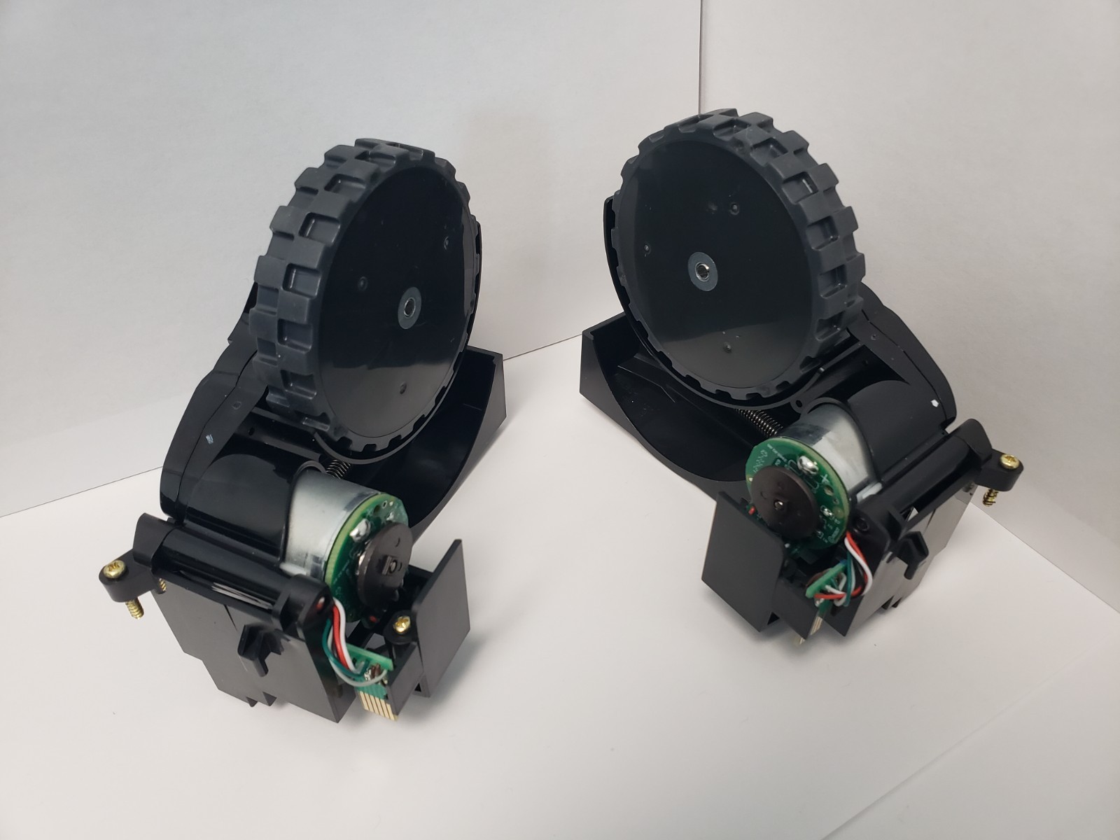 Original iRobot Roomba i4 j5 j6 j7 j8 j5+ j6+ j7+ j8+ Right/Left Wheels