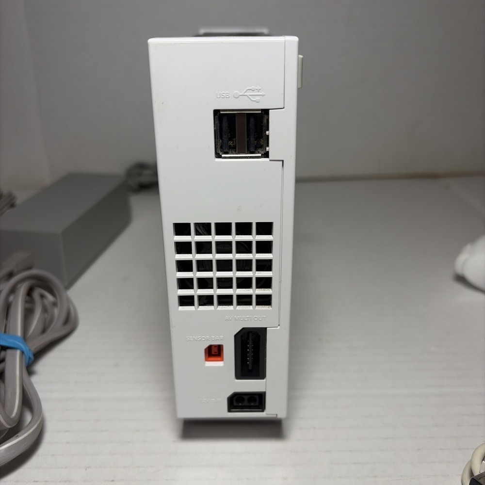 Nintendo Wii Video Game Console Working With Cables, 1 Controller. Read