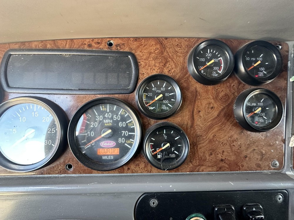 2000-2005 Peterbilt 387 Speedometer Instrument Cluster - Used
