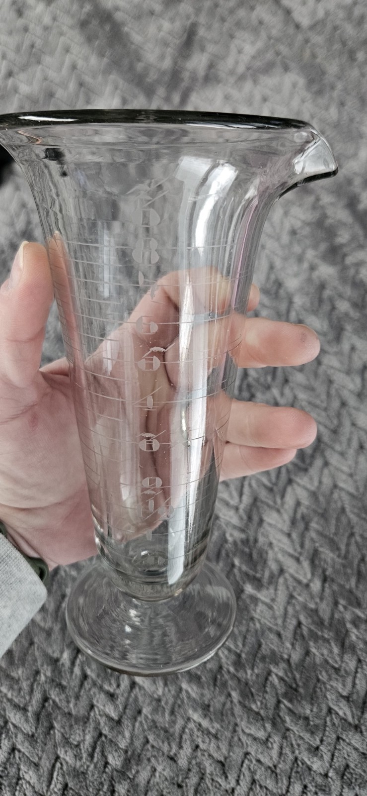 WHITALL TATUM Etched Glass Apothecary Footed Cup Measuring Beaker 8oz 7.5"