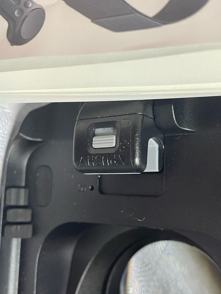 Samsung Gear VR with Controller Powered by Oculus with Original Box SM-R324