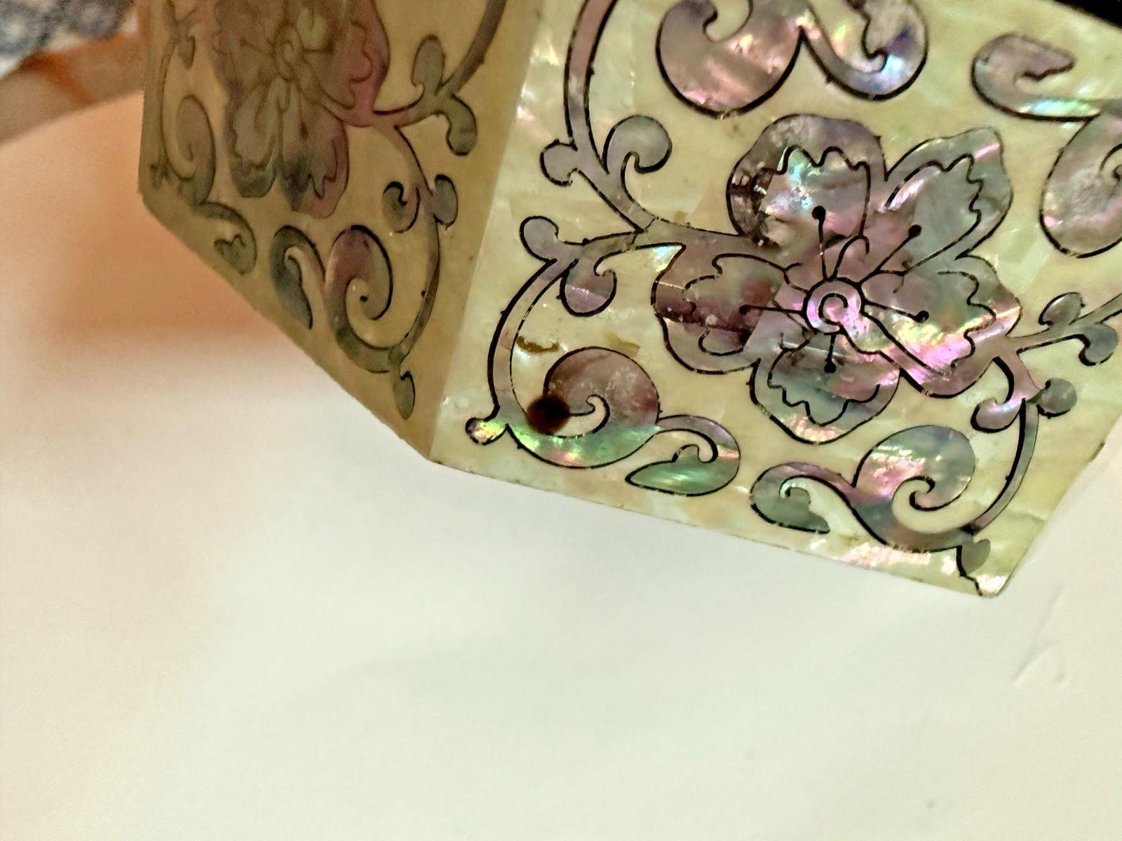 Floral ASIAN LACQUERED OCTAGON Trinket Jewelry BOX MOTHER OF PEARL INLAY