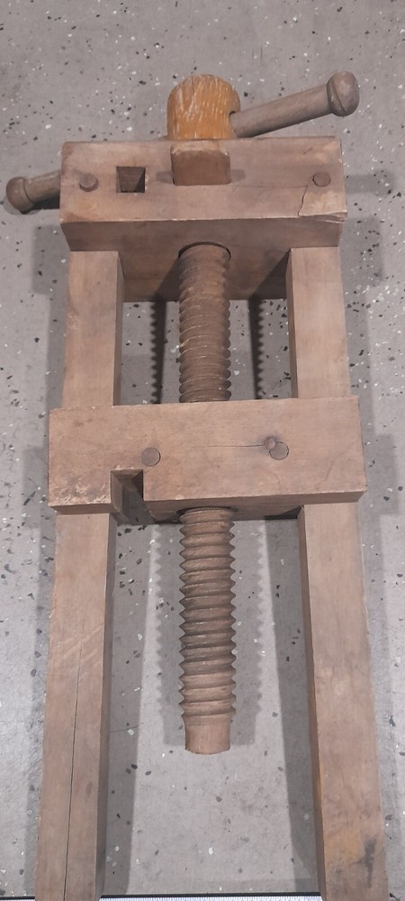 Vintage Woodworking Vise Tool Bench Tool !!