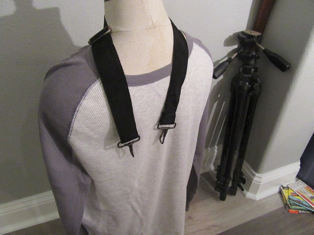 Nice Used Non-Hippie Boring Solid Black Camera Strap Looks Nice Good Condition