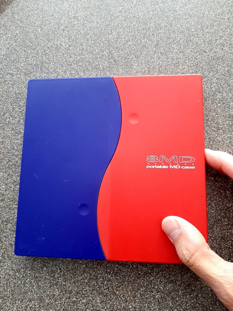 RARE stylish storage carry case Holds 8x minidisc clamshell spring ejection