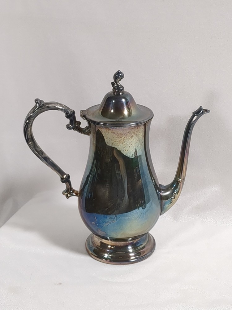Vintage Oneida Silversmith SilverPlate Coffee or Tea Pot. 10.5"