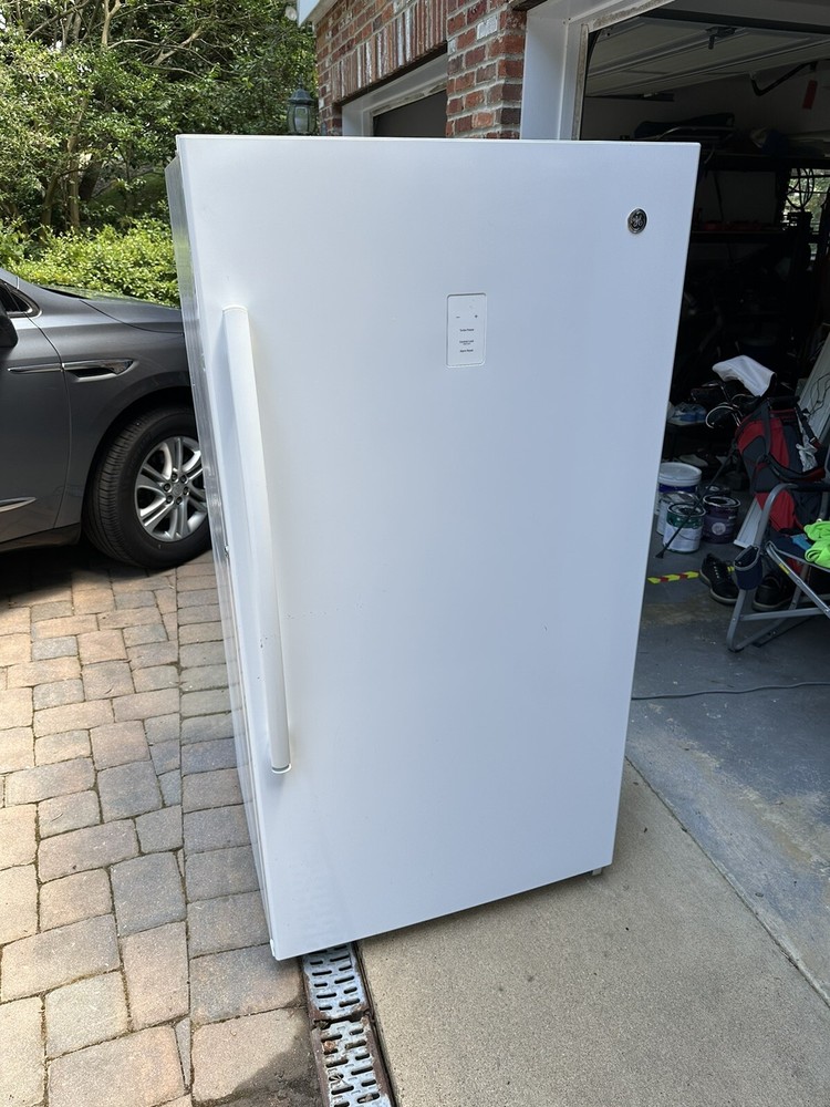 GE 17.3 Stand-up Freezer