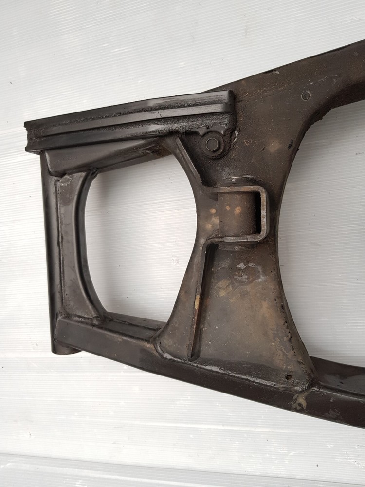 Suzuki gsr750 swingarm