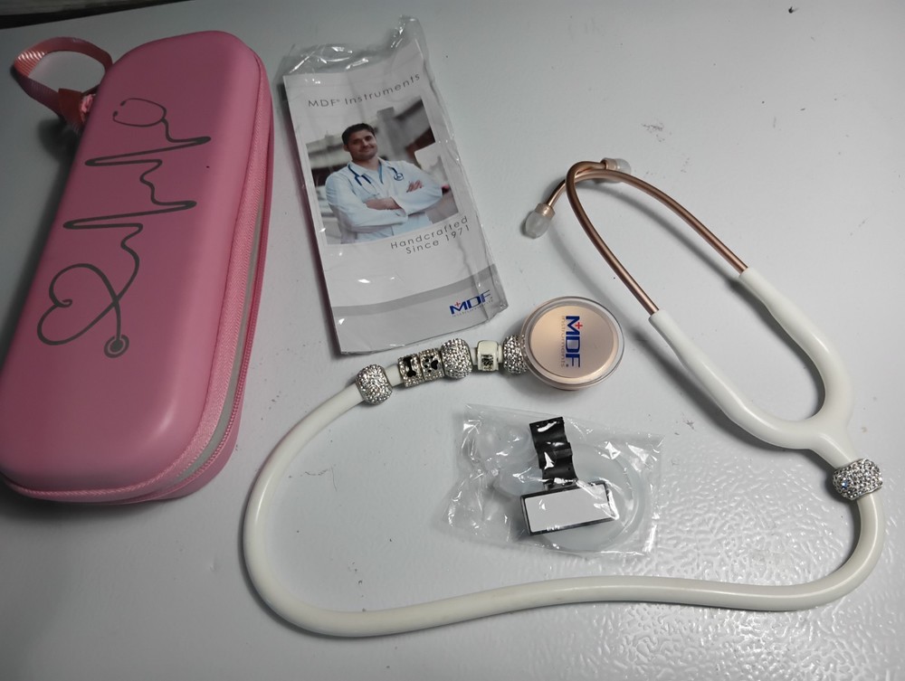 MDF Premium STETHOSCOPE WITH CASE AND EXTRAS Great Condition