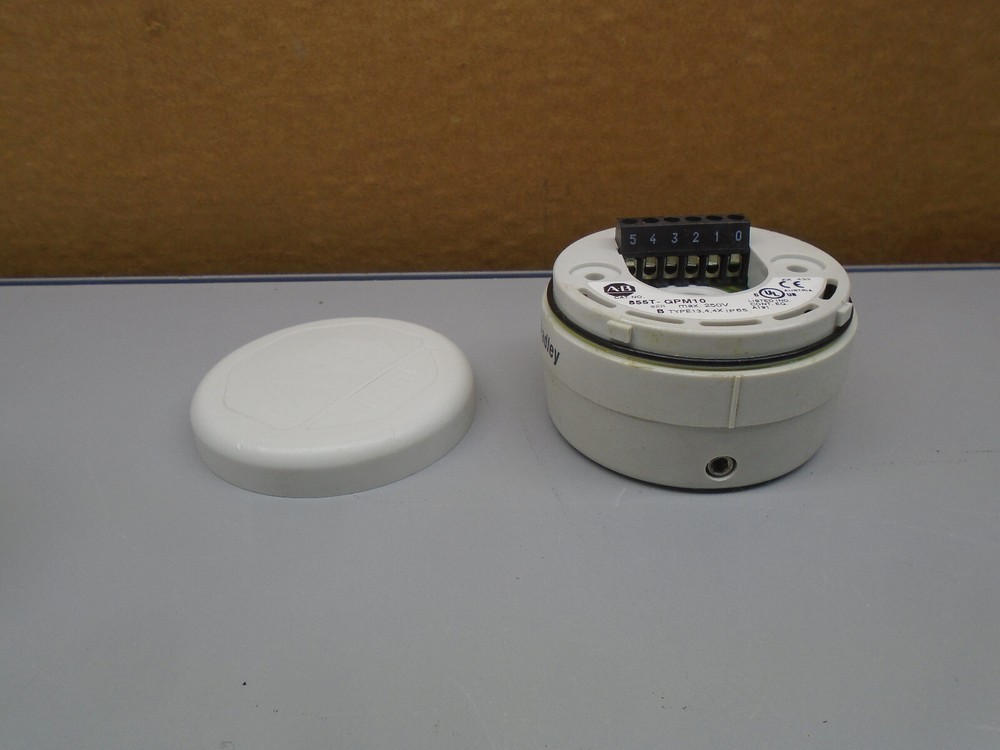 855T-GPM10    Allen Bradley Stack Light Base 855TGPM10  W180