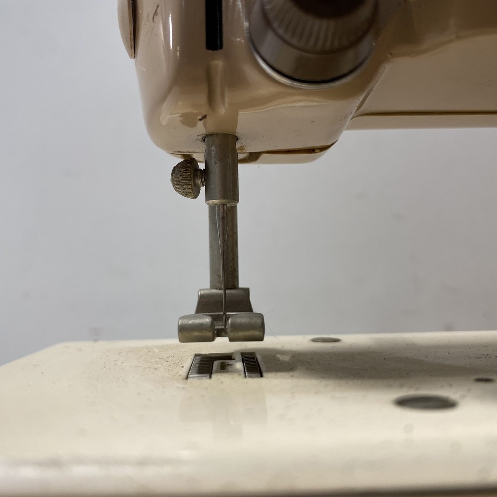 Singer Machine Sewhandy Electric Mini Sewing