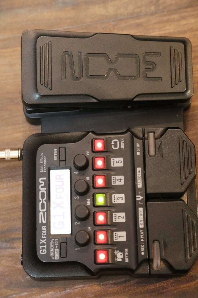 Zoom G1X FOUR Digital Multi-Effects Processor Looper with Expression Pedal