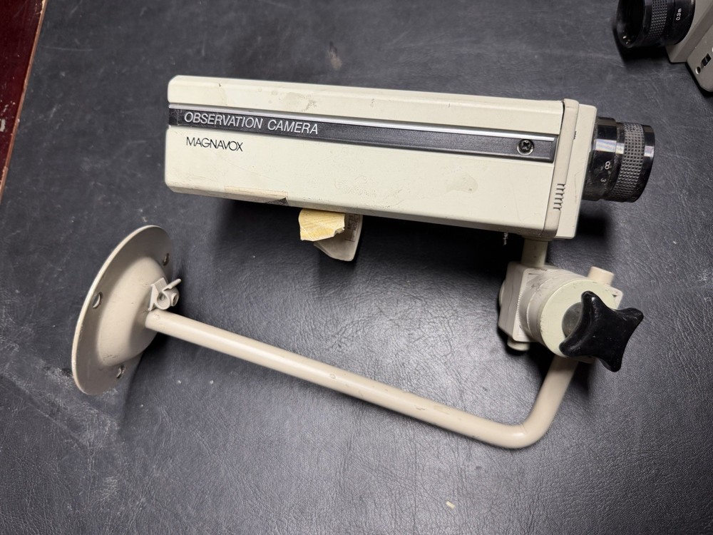 Magnavox MC3511 Observation Security Camera & Mount