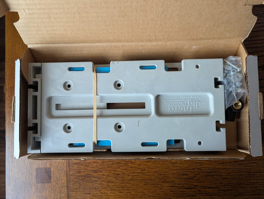 Incra Jig Universal Precision Positioning Jig. Never used - Box opened.