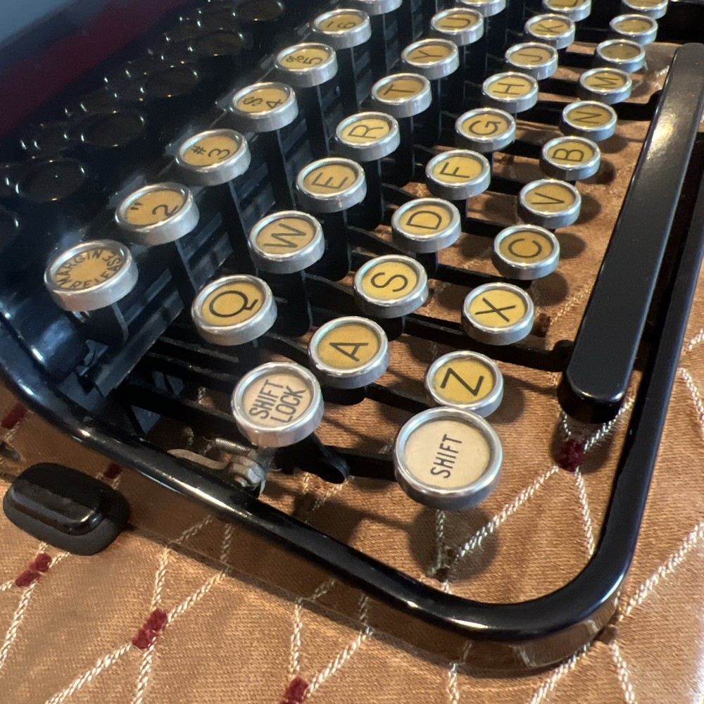 Royal Portable Typewriter 1934 Model with Original Case
