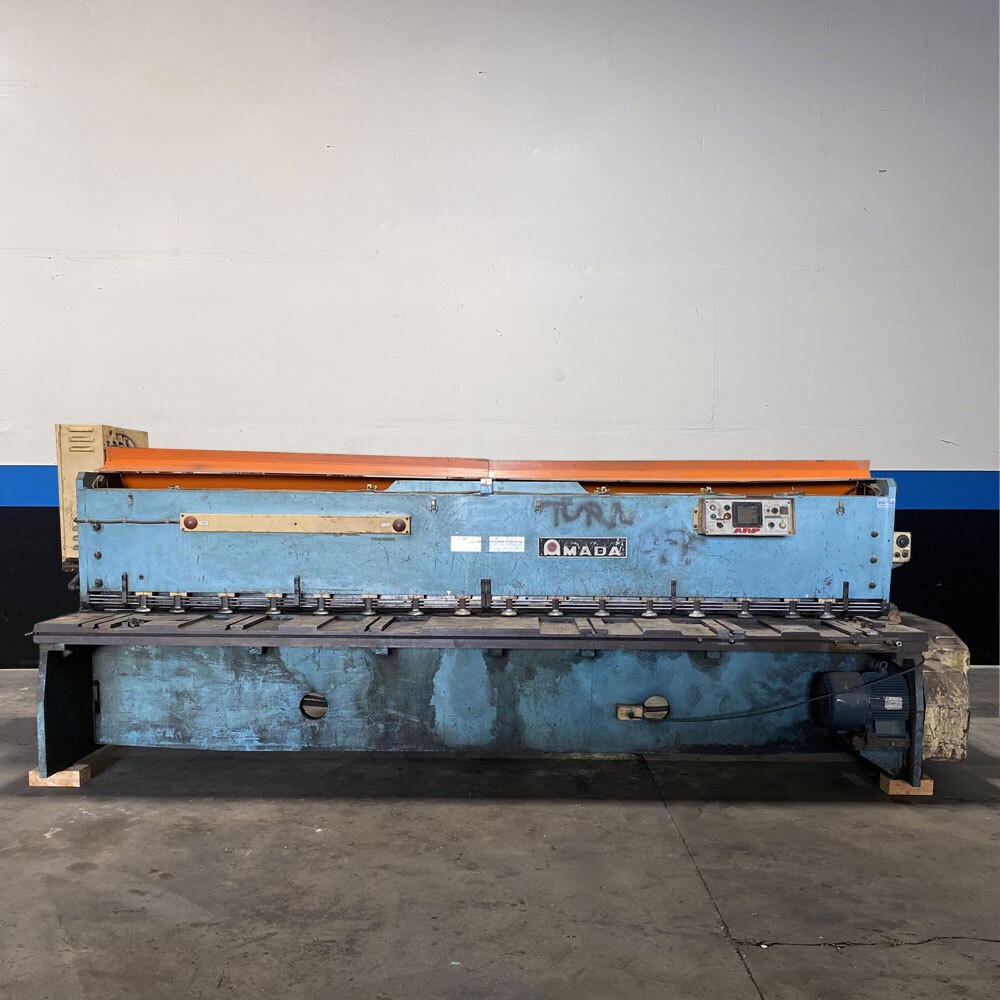 AMADA M-4045 POWER SQUIRING SHEAR