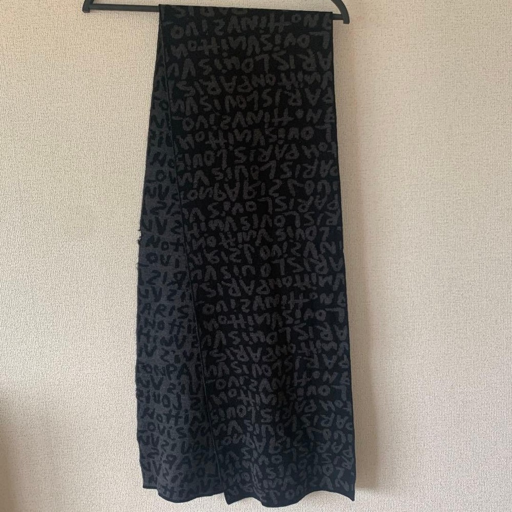 Used LOUIS VUITTON wool scarf