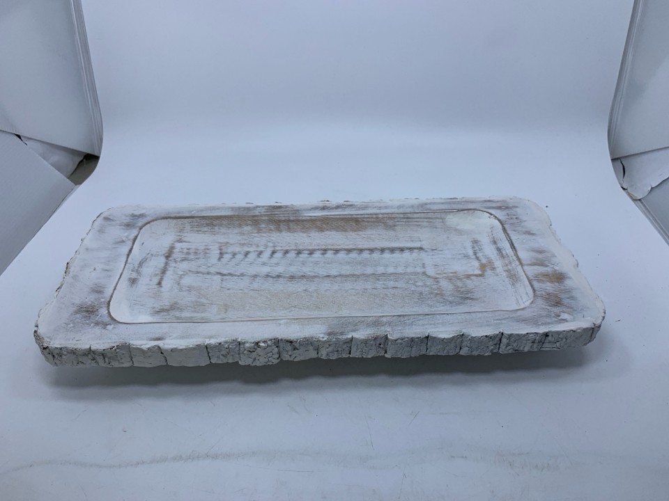 WHITE WASHED FOOTED TRAY.