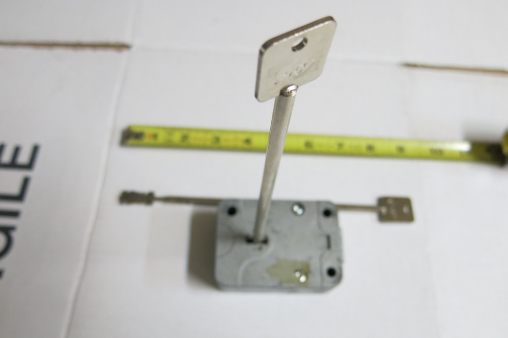 Sargent & Greenleaf Safe Key lock with Keys