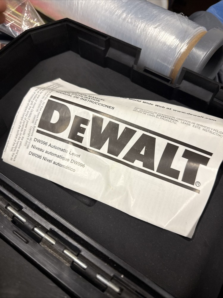 Dewalt DW096 Automatic Level, 26x Magnification, Type 1, w/original Storage Case