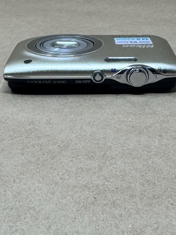 Nikon COOLPIX S3100 14.0MP Digital Camera - Camera Only - Untested