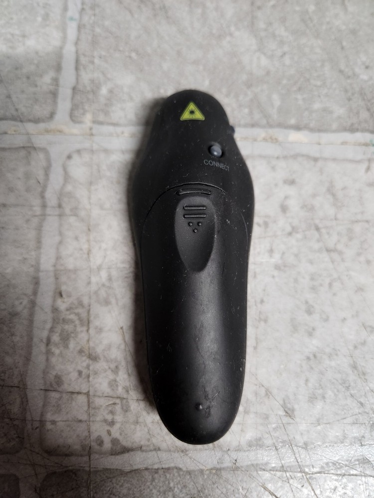 Targus AMP16US Wireless Presenter w/Laser Pointer (READ) NO BATTERIES