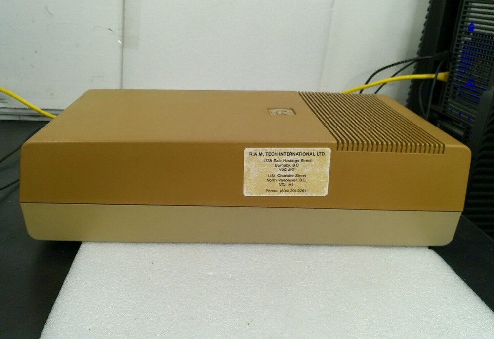 Commodore 1541 Single Floppy Disk Drive (BR978H1541) W Manual